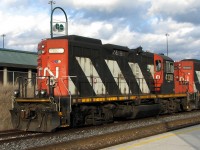 CN 4138 sits on the front of train 559 in the evening, as the crew ties up on the north service track at Bramalea GO Station after switching the nearby Torbram Industrial Lead.