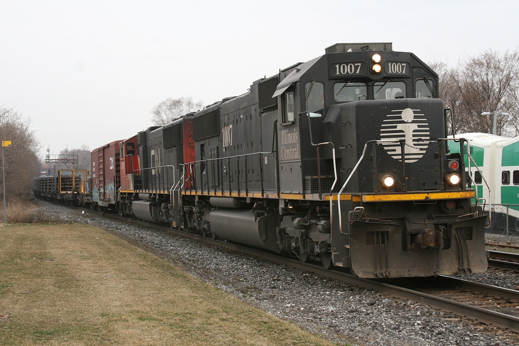 CN X392 rolls through Georgetown behind IC 1007 with 30 CWR loads for the NECR up front.