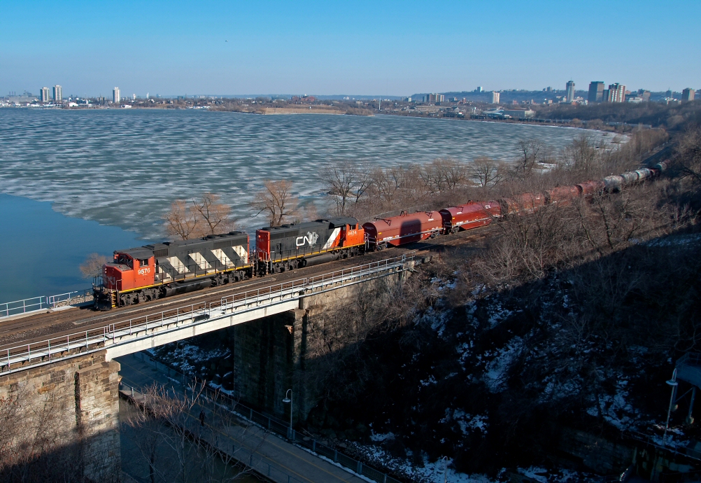 Looking south at Hamilton\'s skyline, train 509 heads east along the Oakville Subdivision to Mac Yard.
