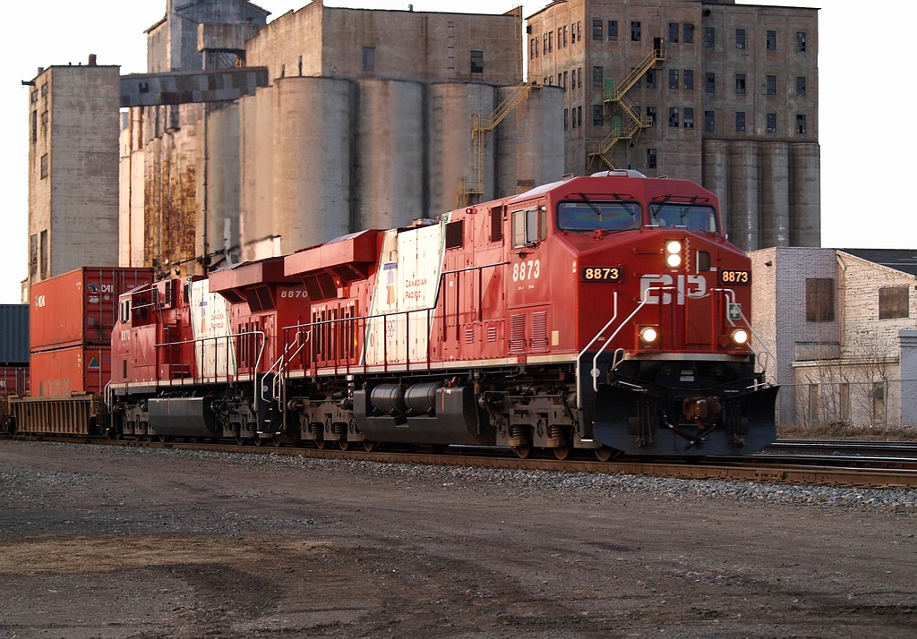 In the fading last light of the day I catch a pair of Olympic Gevo\'s on CP 105. It was 8:57pm when I logged the tail end of CP 8873 - CP 8870 and their 72 platforms by me.