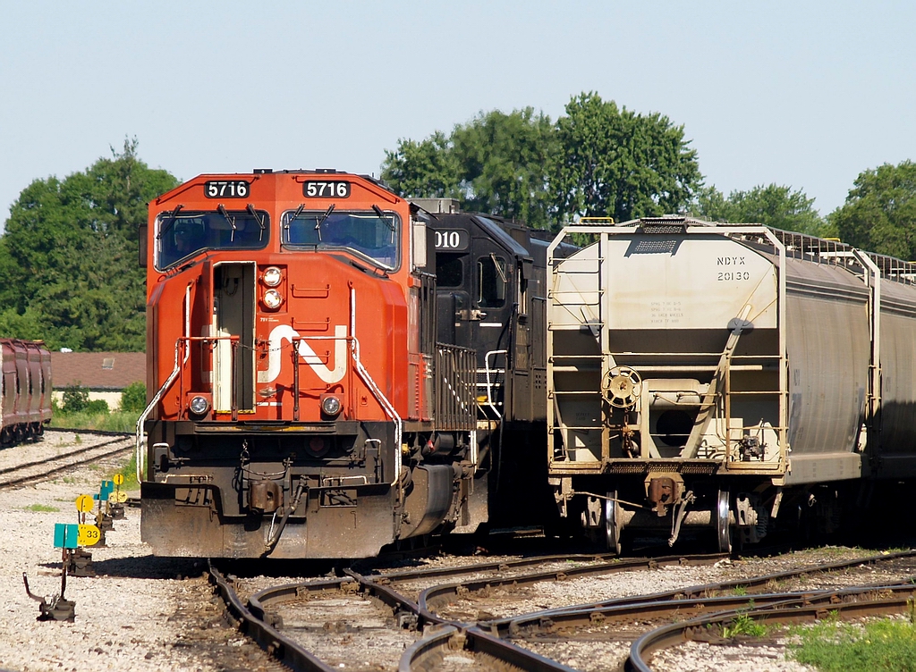 CN 396 with CN 5716 - IC 1010are setting off flyash hoppers in the Brantford Yard.