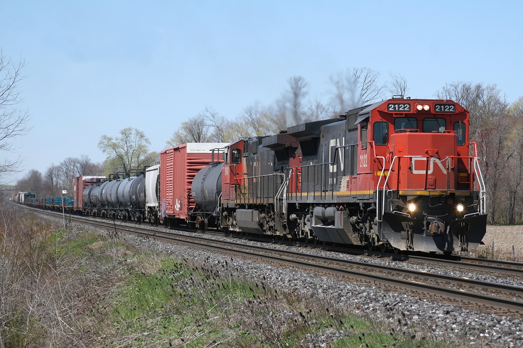 CN 509 rolls east towards London behind CN 2122 and 2507.