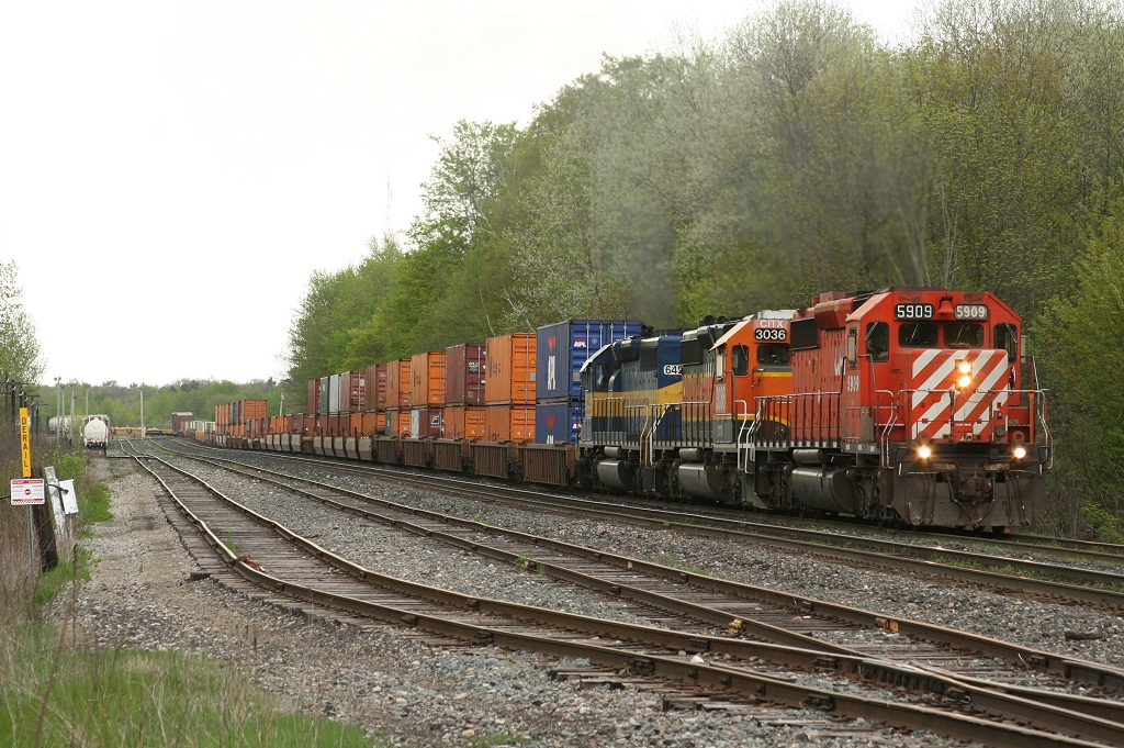 CP 241 crests the escarpment at Guelph Jct with CP 5909, CITX 3036, ICE 6422