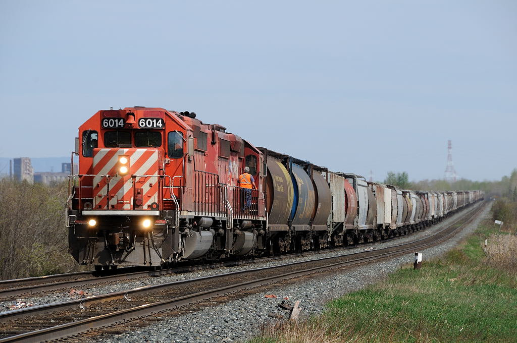 It\'s going to be a long trip for the crew of 343-19, CP 6014 West with 97 grain empties destined for the Minnedosa Sub in Manitoba, limps through the dip at Mile 5, Kaministiquia Sub. Less than three miles out of Westfort trailing SD40-2 6061 has blown its turbo-charger.