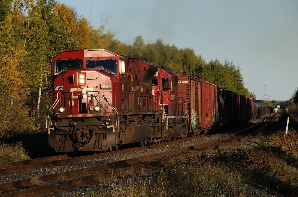 Leading a long 223 at sunset, SD90MAC 9152 and \"Expressway\" SD40-2 5742 power their train out of the Lakehead.