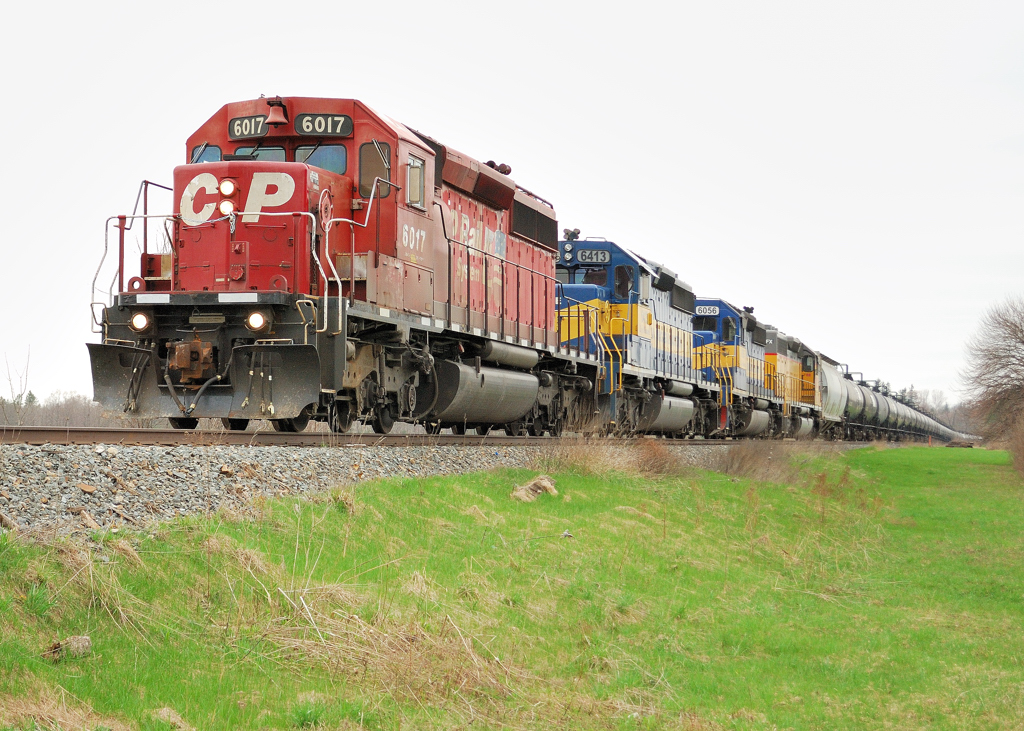 The second CP 626 of the day makes its way down the Hamilton Sub with a CP+ ICE+DME+CEFX sd 40-2 lashup