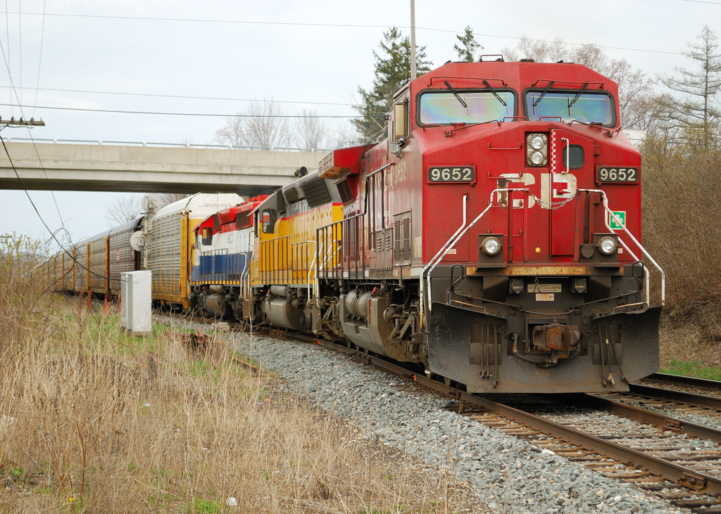CP 9652+ CEFX 2796+ HLCX( EX BC Rail) 6206 pull into the siding at Puslinch to meet CP 240.