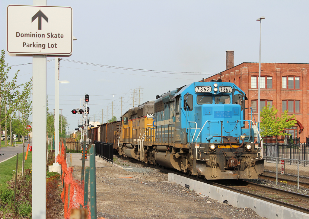 A year has gone by since construction was finished of the new south platform at Brampton Station, and now once again they are continuing construction ripping out the west side walkway to the platform, and extending it for 12 car GO trains... Made me wonder why they didn\'t do it in the first place. Anyways, GEXR 432 led by GSCX 7362, and the soon to be replaced FEC 709 with a SP (CEFX) tunnel motor, pull their train on their way to Mac Yard.