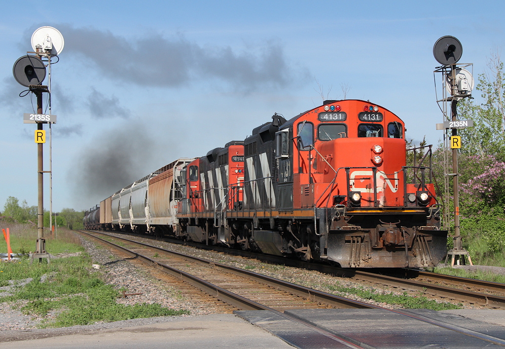 CN L51831 21 passes mile 213.5 of the Kingston Subdivision at Shannonville Road with a short train destined for Queens/Kingston to service a customer.
