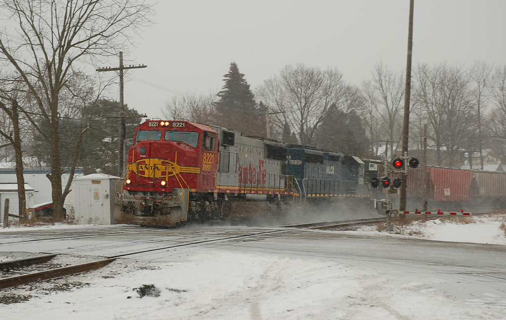 391 passing the Junction with BNSF 8221 - HLCX 6230