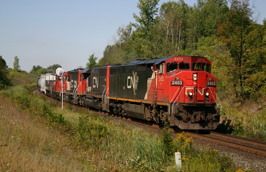 CN 411\'s engineer and conductor wave to the railfans at Mile 30 on the Halton Sub
