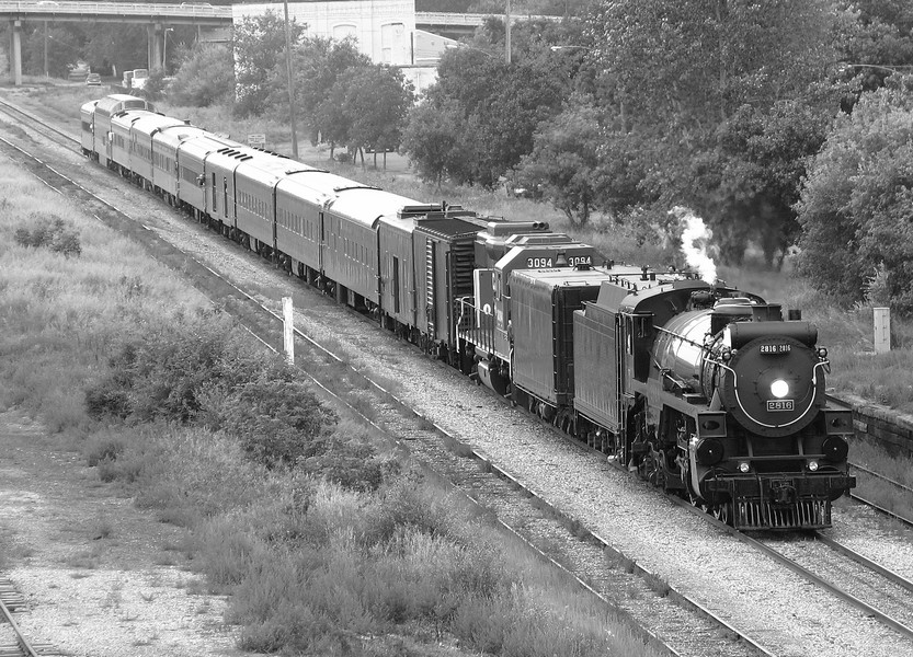 CP 2816 rolls into Brandon for water before heading east to Winnipeg and then down the Emerson sub to the Twin Cities for a date with MILW 261