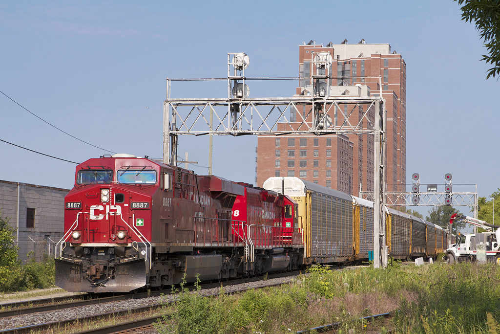 CP 140\'s lead GE chugs through West Toronto.
