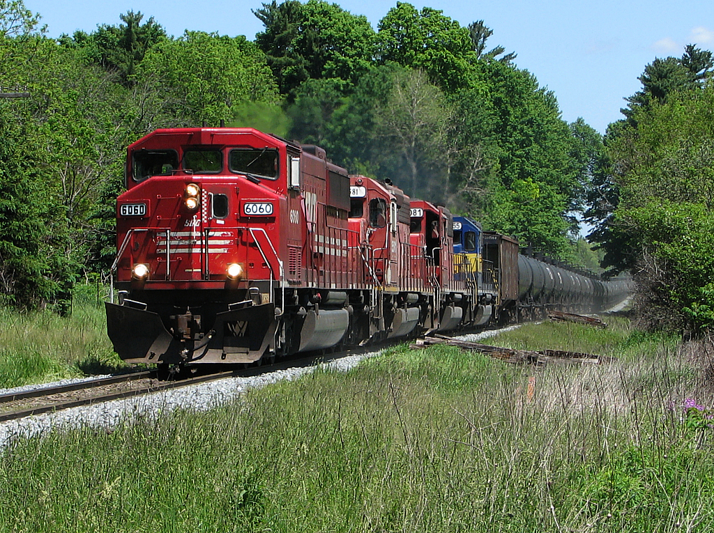 SOO 6060, NREX 5581, DME 6081, and DME 6055 lead 627 at Mile 65.8 Galt Sub.