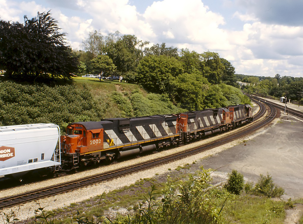 An SD40, and 2 M630\'s wind through Bayview Junction