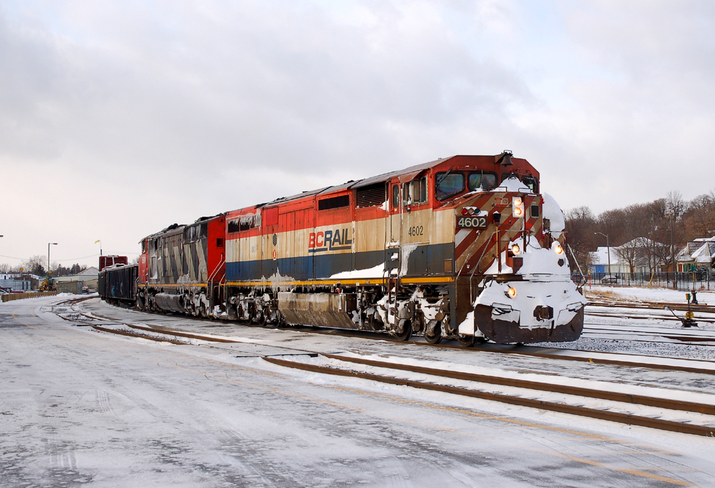 386 departing brantford with BCOL 4602 and CN 5500