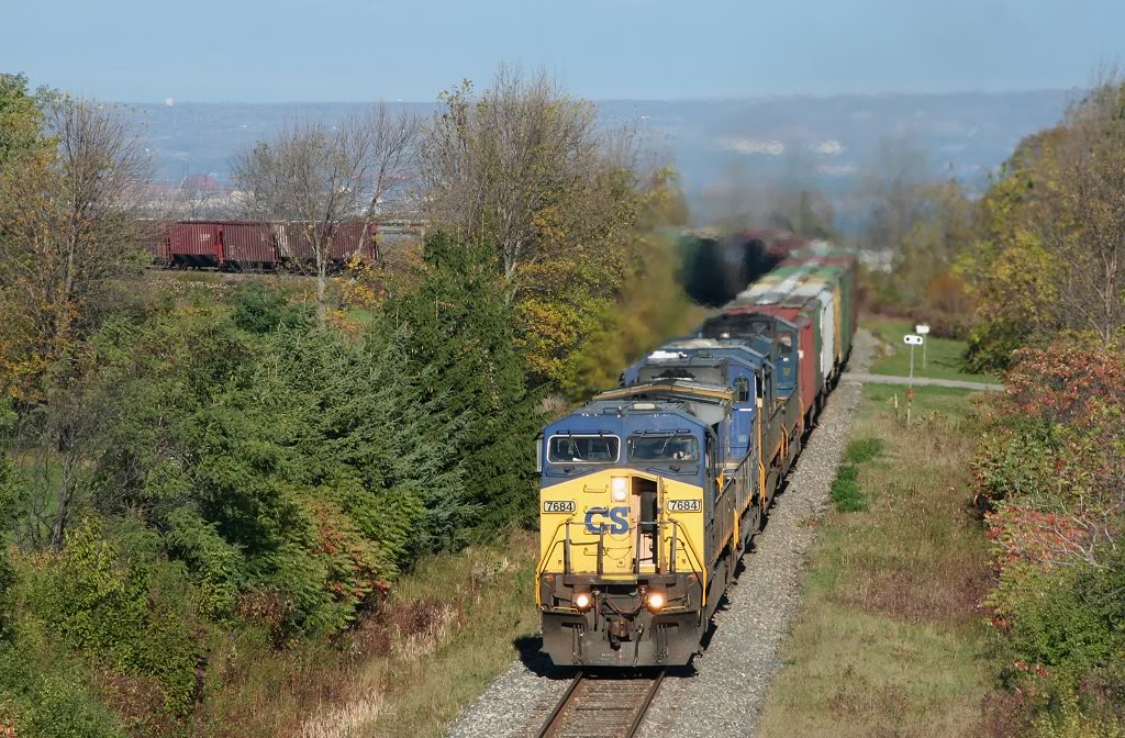 CP DTS-12, a CSX detour crests the Escarpment on the old TH&B with a loaded grain train.
