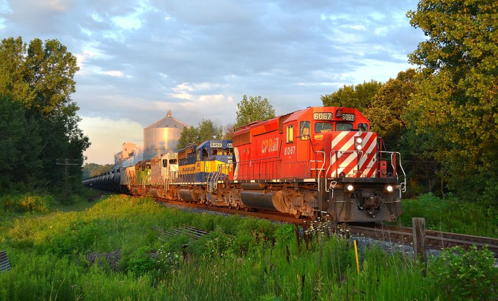 CP 626 led by CP 6067, ICE 6450, CITX 3099 & HLCX 8089 (all SD40-2\'s) hooked elephant style, head eastbound thru Thamesville at 6:38am at the mile 49.09 crossing. 7-31-2011