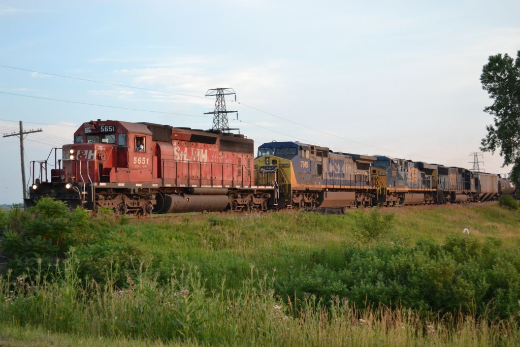 CP 626 eastbound out of Tilbury with St.L&H 5651 (SD40-2), CSXT 7915 (Dash 8-40CW), CSXT 5295 (ES40DC) & CSXT 4520 (SD70MAC).