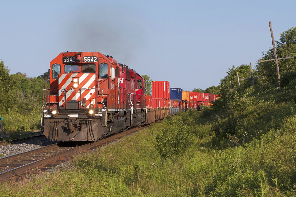 CP 230 appears around the bend at Lovekin, ON with two classic GMD products leading.