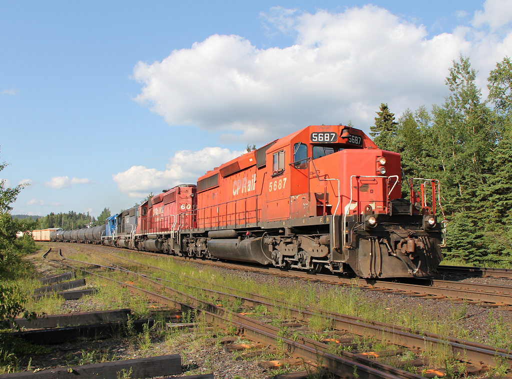 FPON in NO! CP 222-07 rolls with the CP 5687, CP 6012, HLCX 7193, CEFX 3168