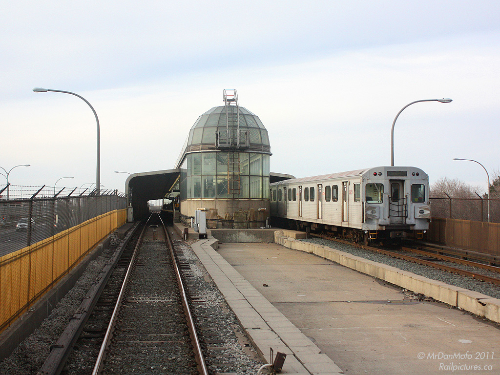 An H5 subway train with 5672 trailing arrives into the iconic Yorkdale Subway Station near the north end of the Spadina line, while we depart on a train heading southbound for Downtown Toronto.