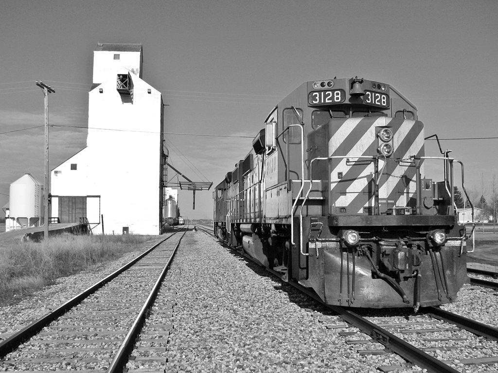 CP 3128 sits parked near the former Sask Wheat Pool elevator with a second GP38-2