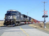 CN training train 904 led by NS 8389. The train left Montreal and turned around here on the Becancour,s sub,s Y, and now back to Mtl.