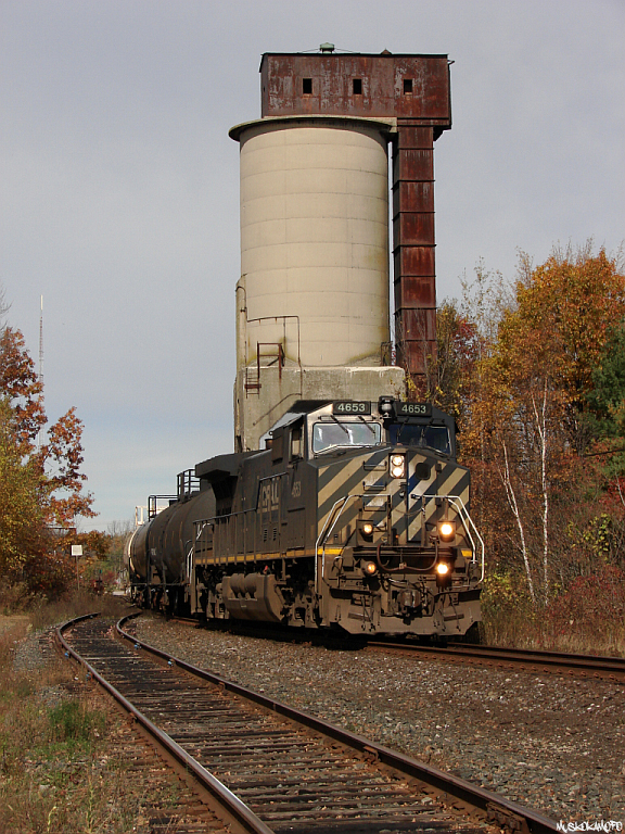 CN 450 - BCOL 4653 South passing the coal tower at Washago, looked like 595 with foreign power hauling only 3 tanks from Huntsville through to Mac yard!