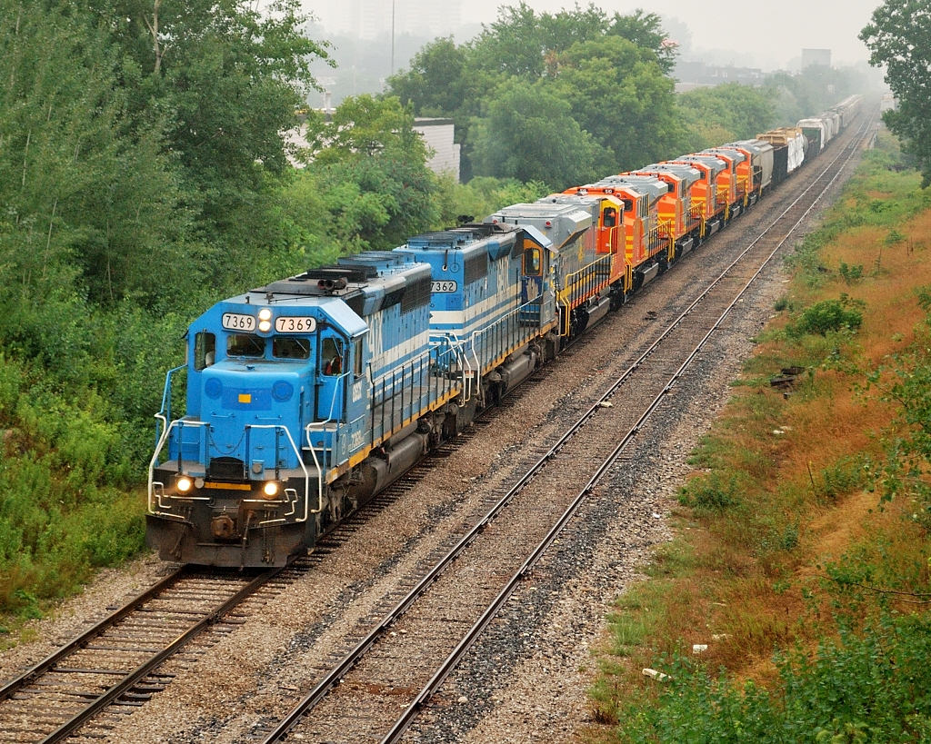 GEXR 432 rolls into Kitchener with 6 brand new sd 70ace\'s for the QNSL.