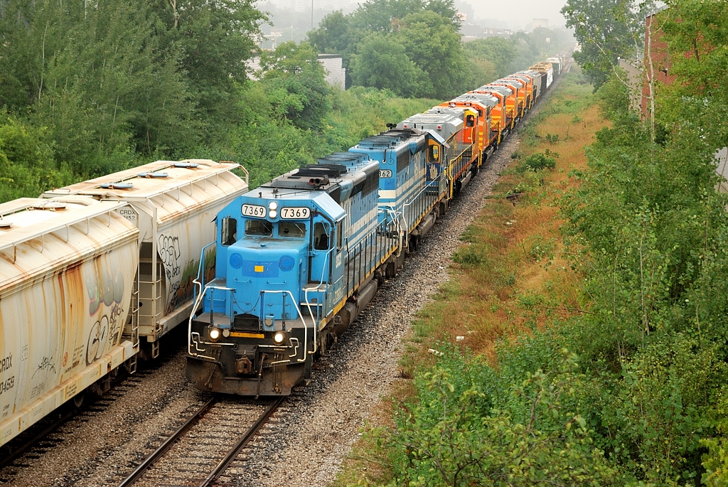 GEXR 432 rolls into Kitchener with 6 brand new QNSL sd 70ace\'s