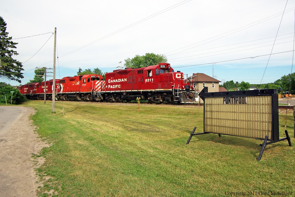 The Crew of todays T07 is making a brief stop at the Pontypool store a halfway point on the route to Agincourt yard.
