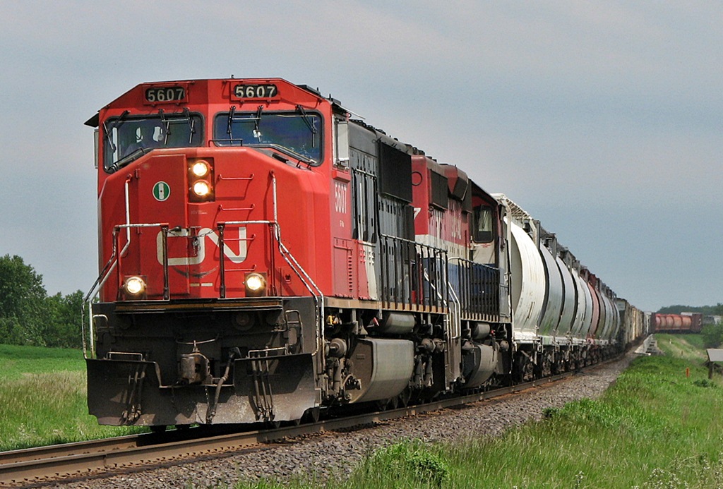 CN SD70I 5607 hauls 347 with BCOL SD40-2 767
