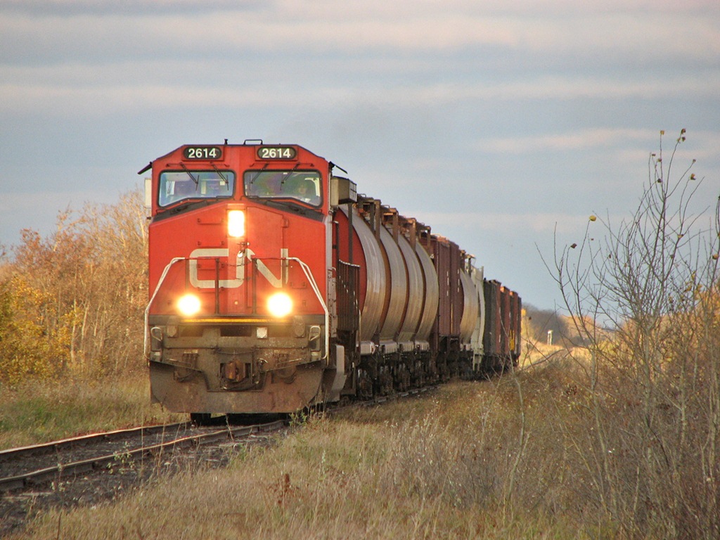 CN 2614 leads L501 down the Lampman Subdivision.
