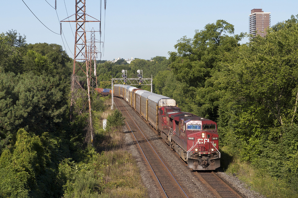 CP 140 speeds through Rosedale with a 422 close behind