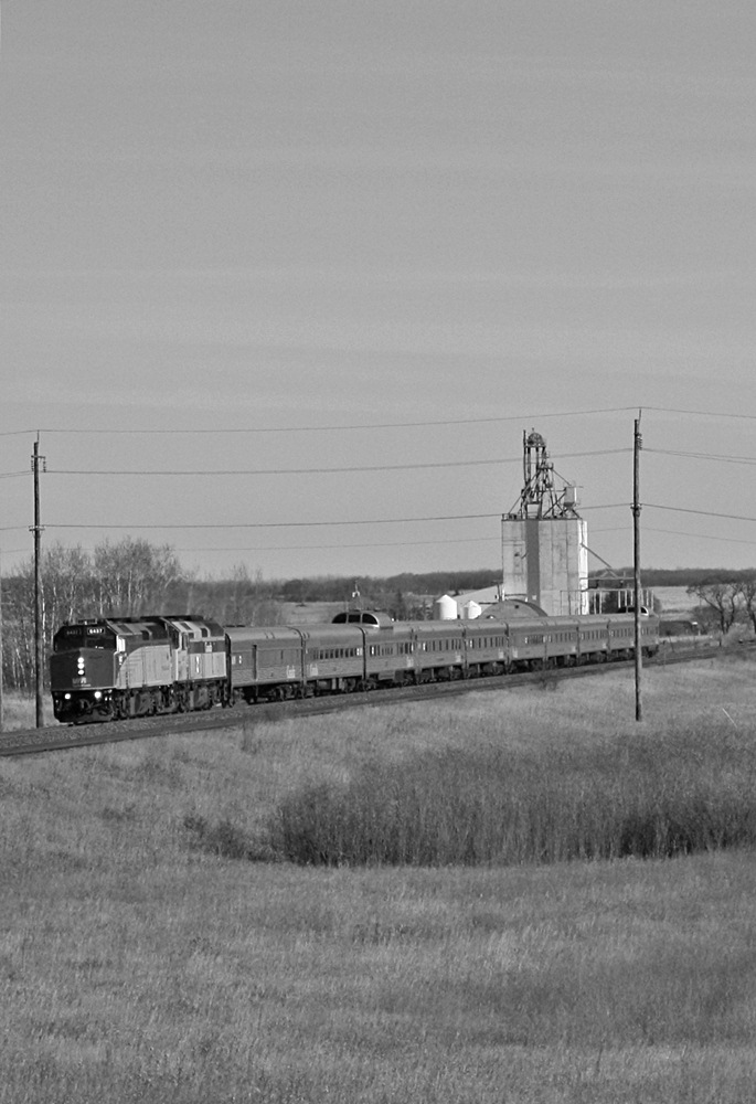 Via F40PH-2 rebuild leads the number one Canadian at Quadra Mb.