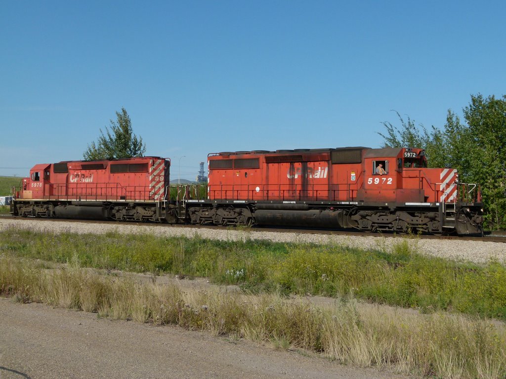 CP Rail SD40-2s 5972 and 5978 head south on CN\'s Camrose Subdivision.