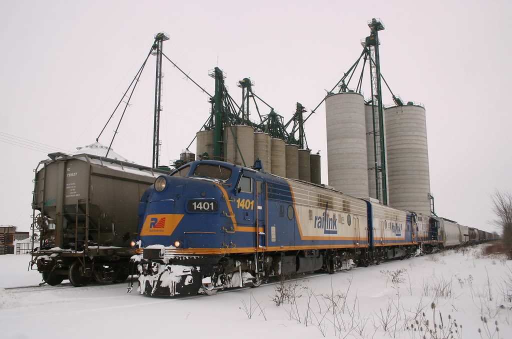 GEXR 581 departs Seaforth after doing some minor work in town.