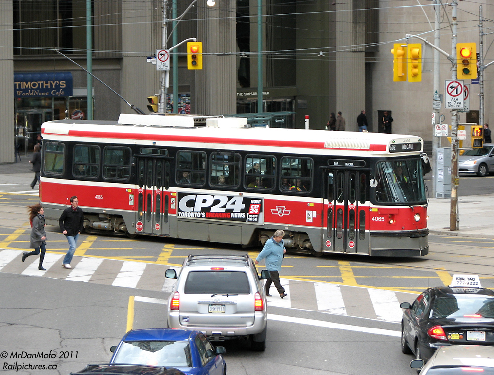 Pedestrians race across Bay to make the light as CLRV 4065 rumbles through on the 502, westbound on Queen.