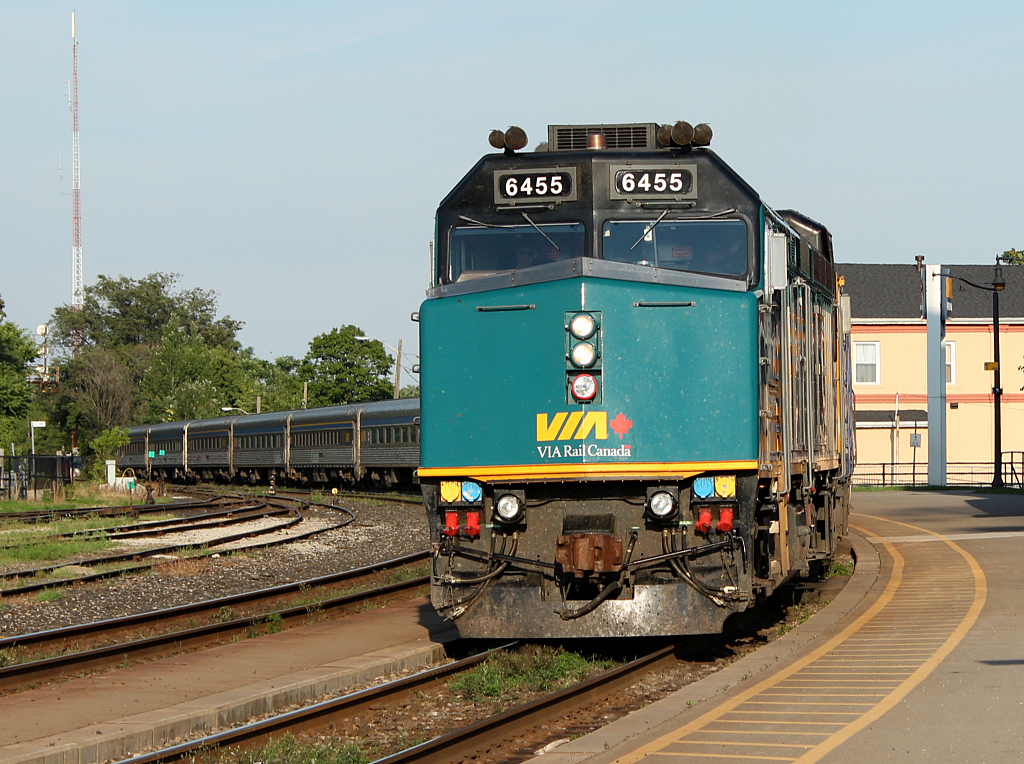 VIA 75 arriving into Woodstock with 6455 and 6428 leading ten cars.