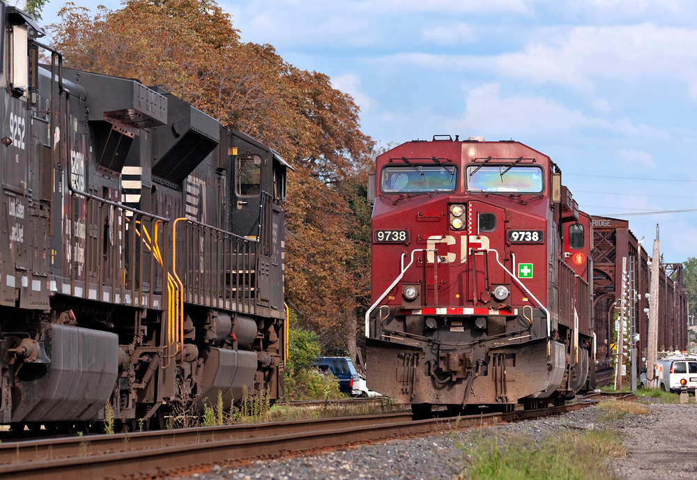 A light power move from the states moves through the siding track and around CN F328 that is stopped on the main awaiting a puller crew from the states to take her to Taft St. CP 2/247 will run light to Welland and lift excess traffic due to hurriance Irene back to Toronto.
