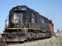 IC 1002 sits on the CN loop spur at the mine.