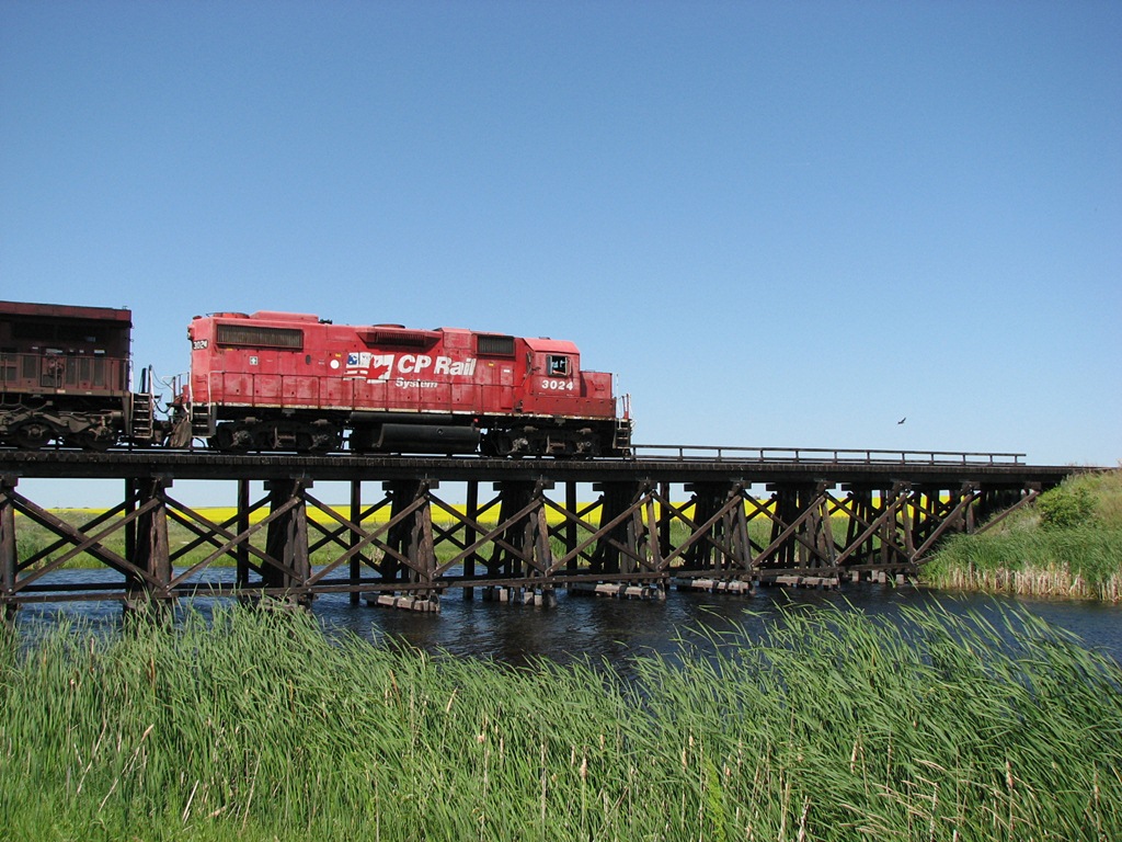CP 3024 with long time friend edmunds on running his power lite back to Brandon as it crosses the small bridge near Redvers.