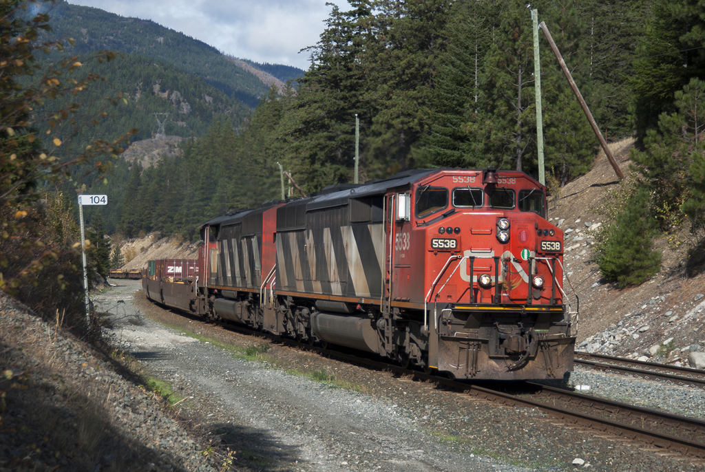 When this shot was taken, SD60F\'s were all too common..Here 5538 and a sister lead a stack train off the Cisco Bridge