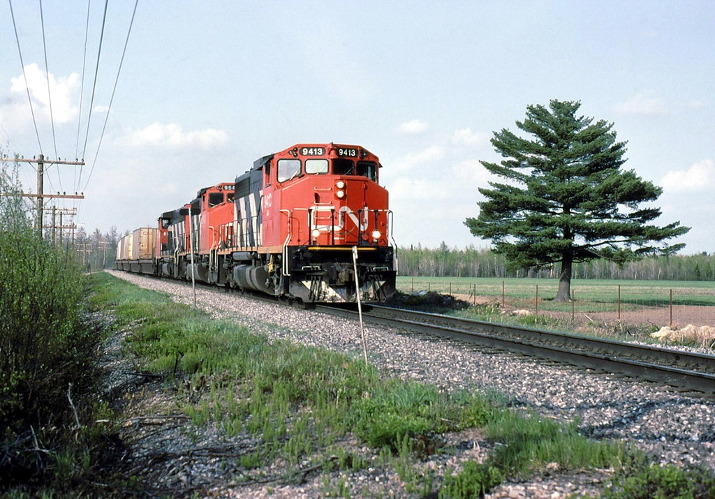 CN 231 eases up on the throttle at the beginning of the 2mile downhill ahead.