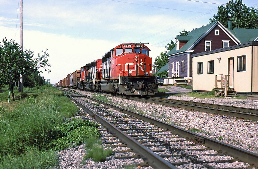 CN 310 at c55-60 MPH,there must be a lot of vibration in that house.