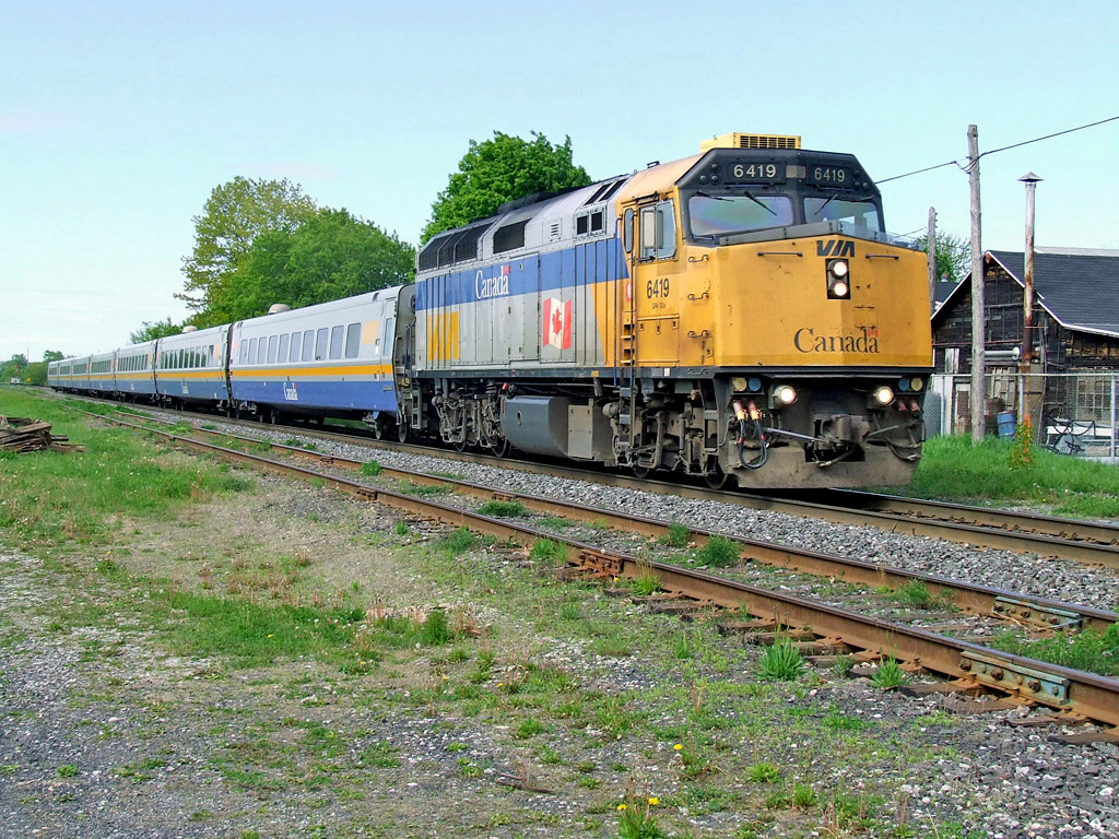 VIA 620  arriving the station soon.