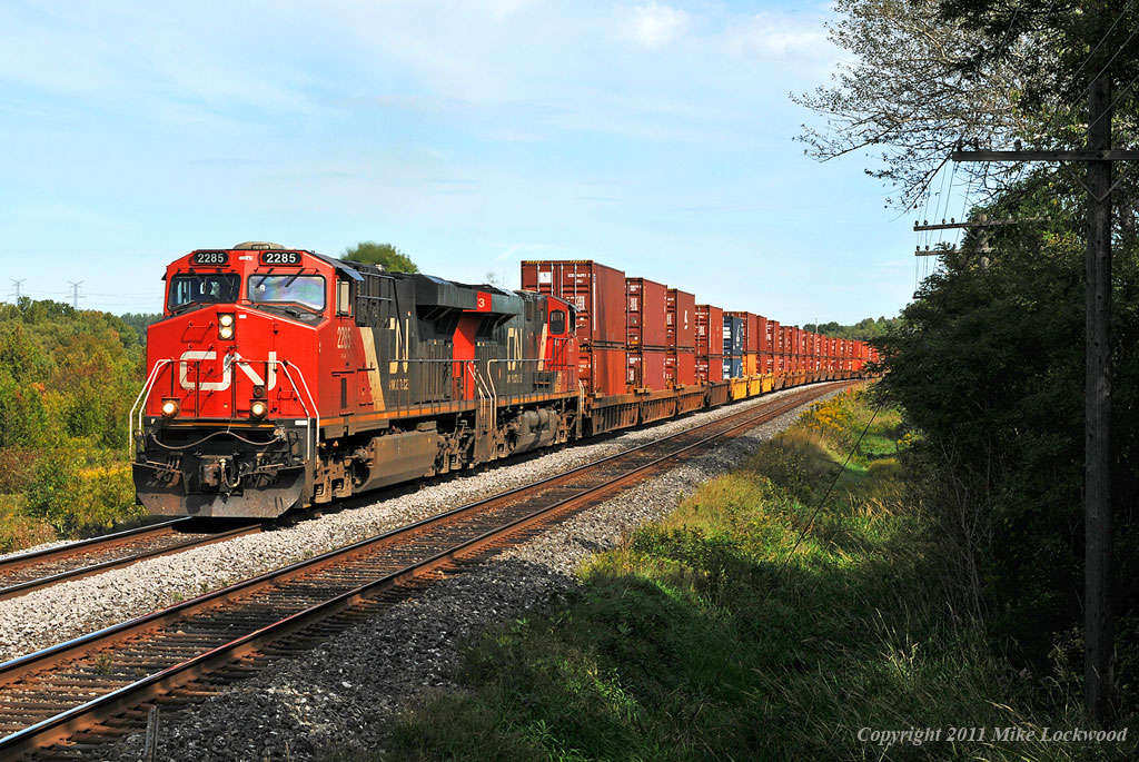 CN 2285 and 2273 lead 149\'s train through Newtonville. 1358hrs.