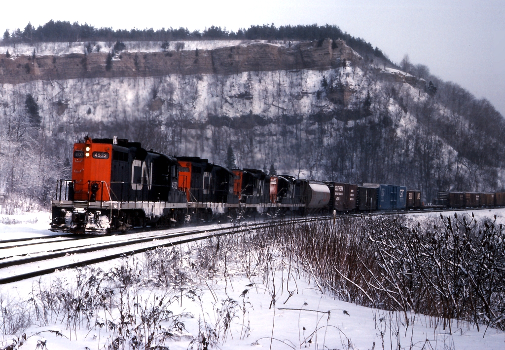 Four CN GP9\'s grind a westbound manifest up the Dundas hill