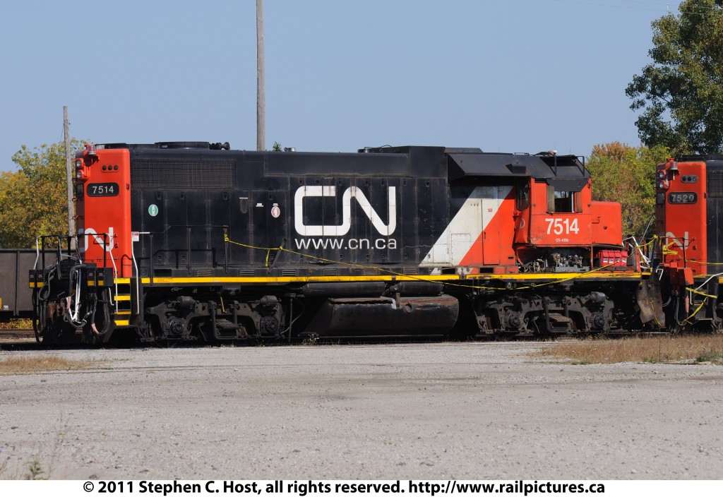CN 7514 sits at Sarnia awaiting repair work, clearly it was involved in some kind of accident..... also involved with CN 7520 (pictured seperately)